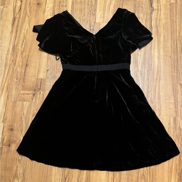 Ann Taylor Black Velvet Dress NWT size 8 petite - Picture 3 of 6